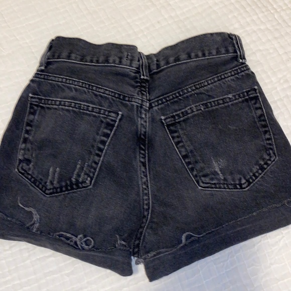 High rise cuffed shorts - Picture 2 of 4